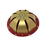 Un dôme métallique or et rouge avec des formes géométriques et des détails circulaires sur une base plate.