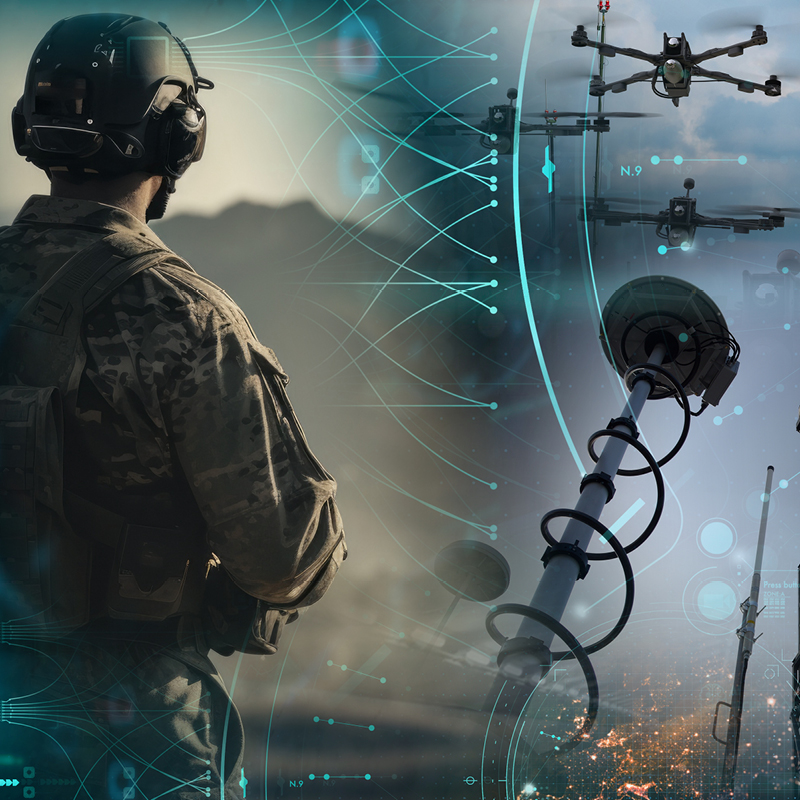 Un soldat en tenue militaire se tient à l'extérieur ; des graphiques superposés montrent des drones, une antenne directionnelle et des lignes de réseau numérique, suggérant l'intégration de la technologie moderne sur le champ de bataille.