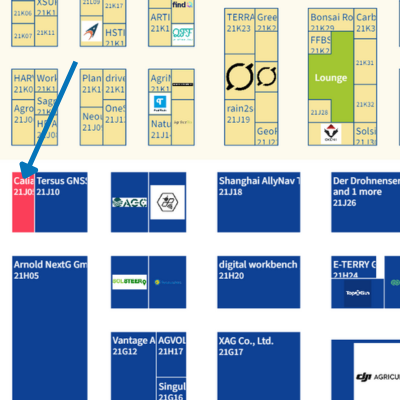 A blue arrow points to a red and pink labeled booth "Caide Tersus GNS" located at 21J10 on a floor map.